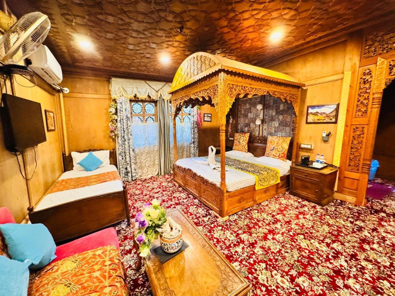 Srīnagar Crown Of India Group Of Houseboats酒店 外观 照片