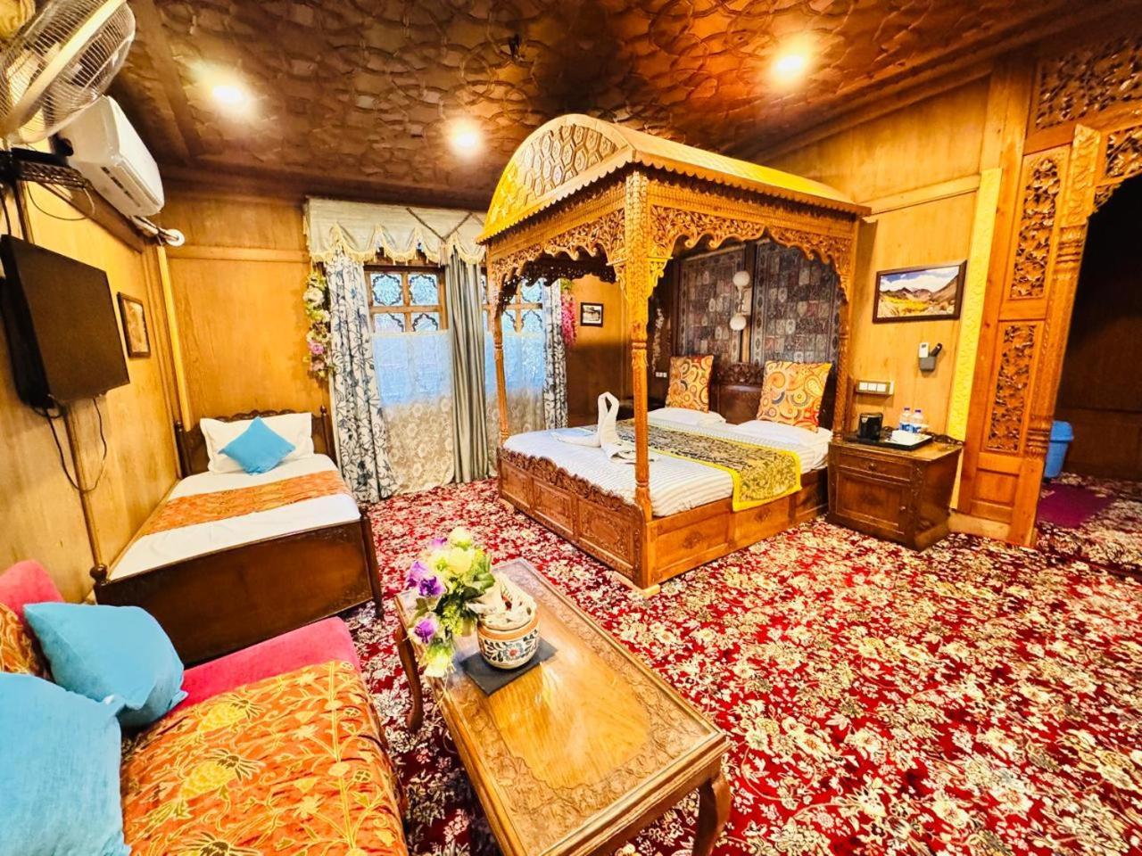 Srīnagar Crown Of India Group Of Houseboats酒店 外观 照片