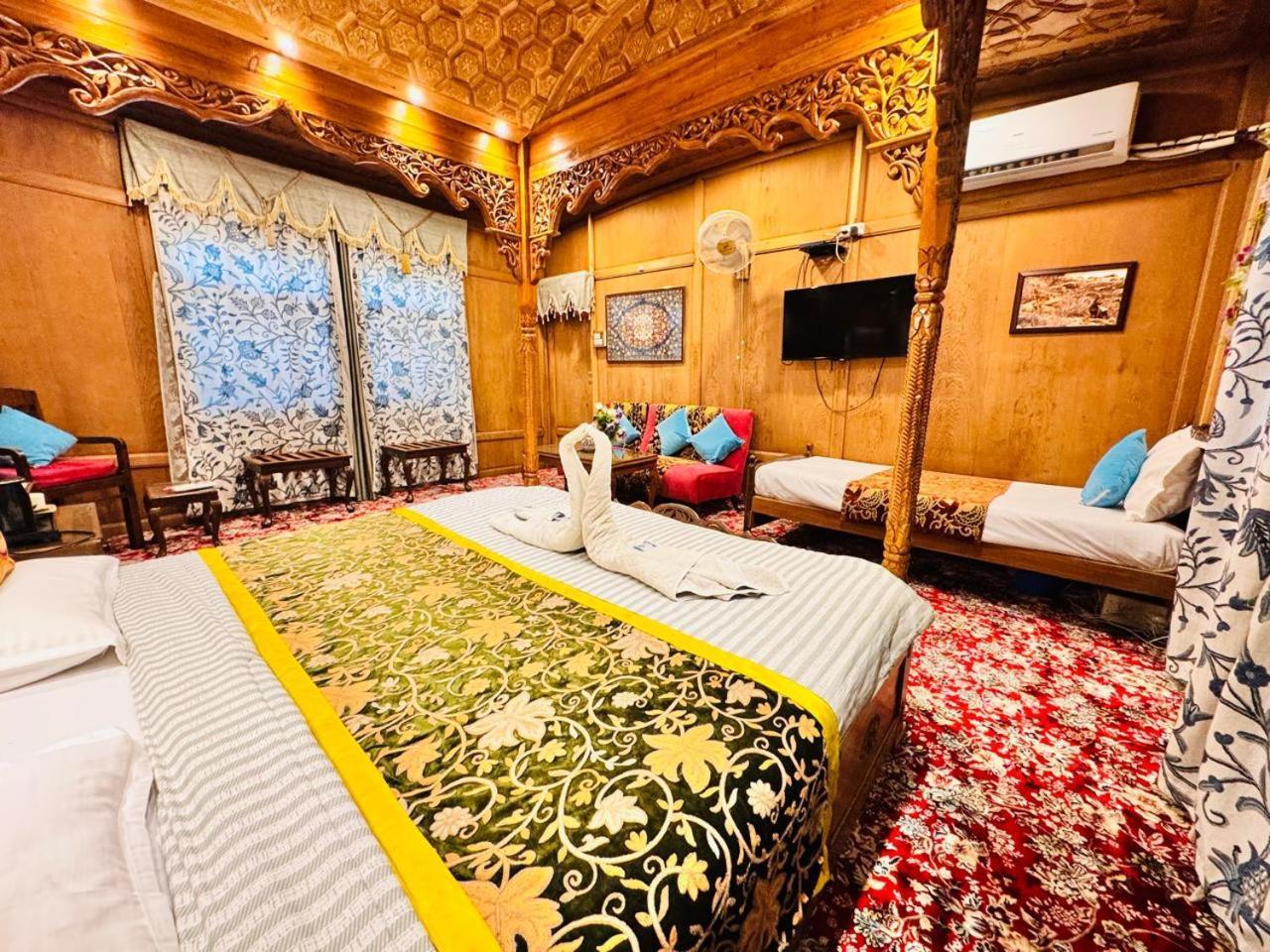 Srīnagar Crown Of India Group Of Houseboats酒店 外观 照片