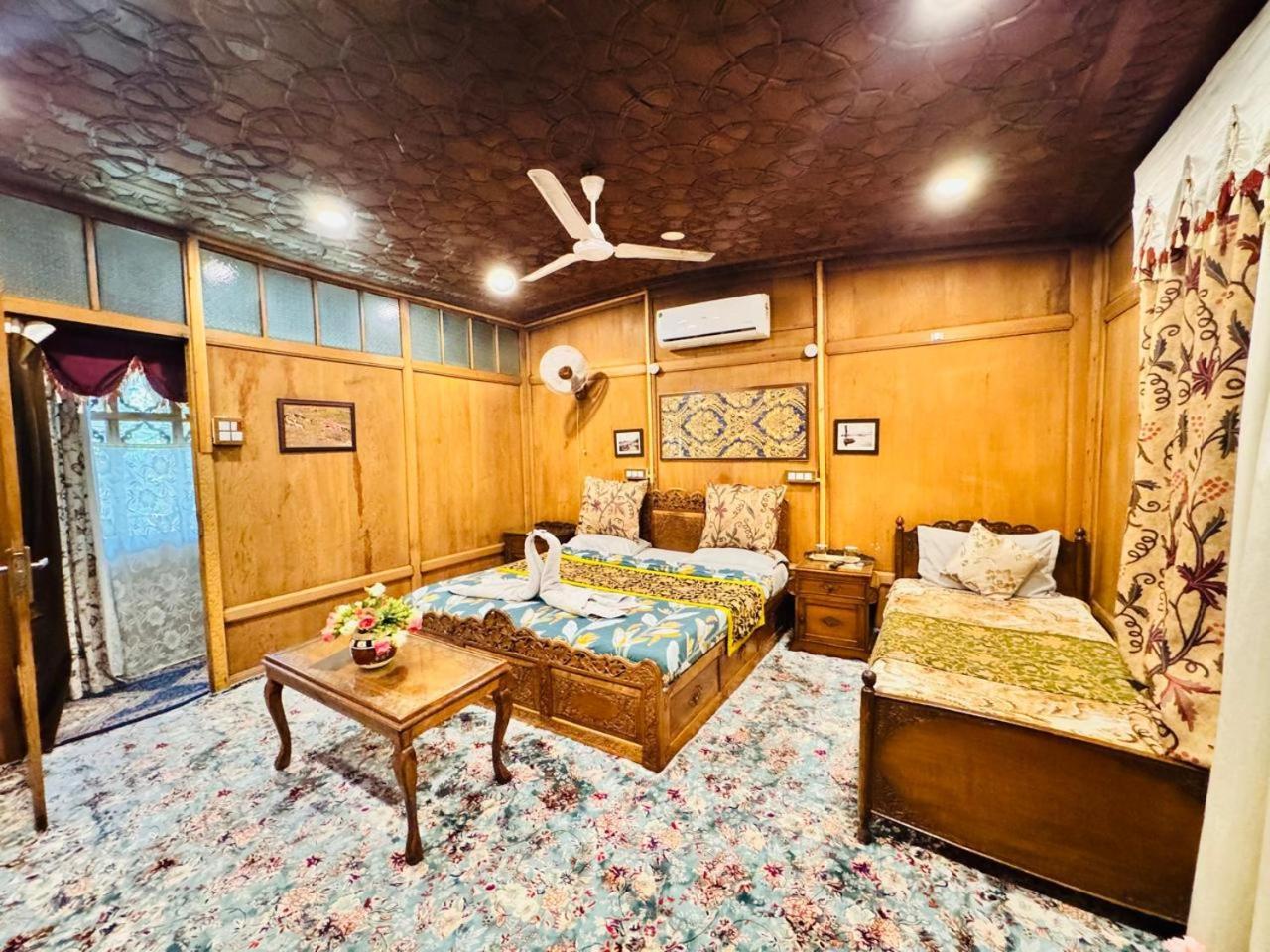 Srīnagar Crown Of India Group Of Houseboats酒店 外观 照片