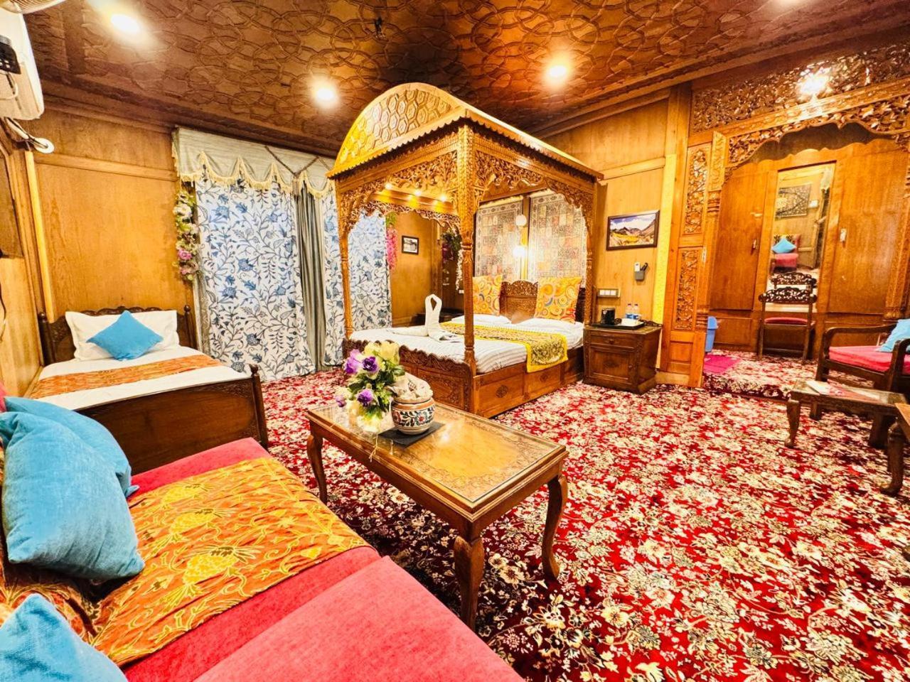 Srīnagar Crown Of India Group Of Houseboats酒店 外观 照片
