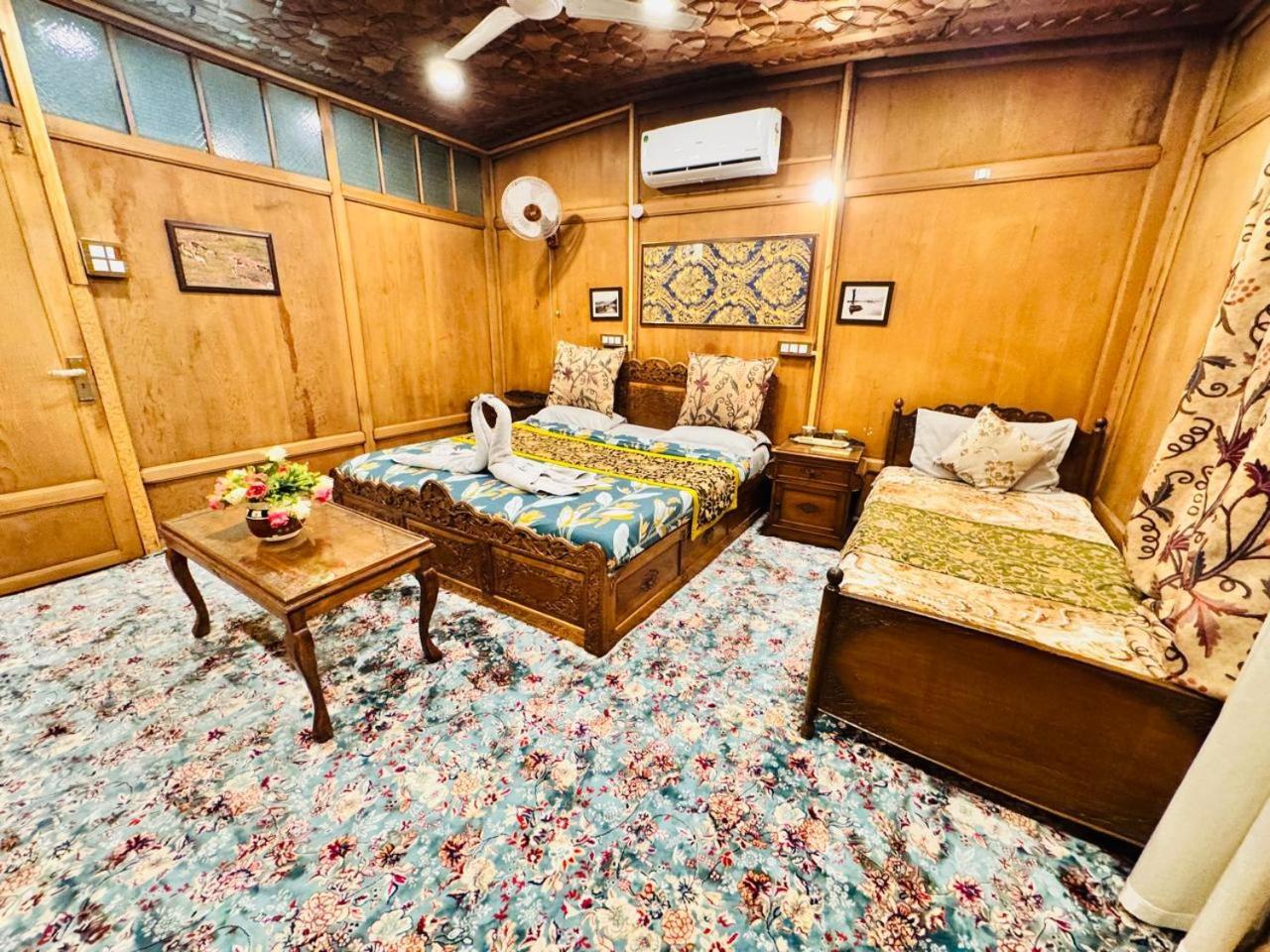 Srīnagar Crown Of India Group Of Houseboats酒店 外观 照片