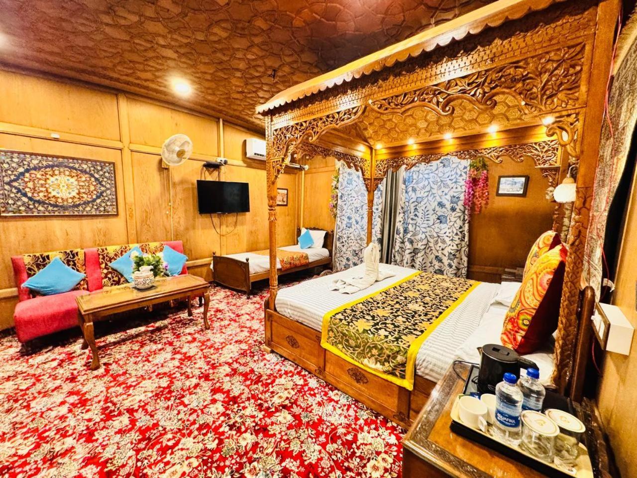 Srīnagar Crown Of India Group Of Houseboats酒店 外观 照片