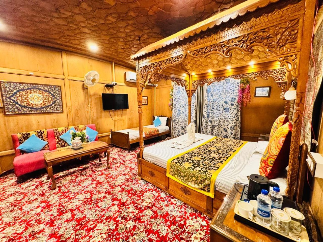 Srīnagar Crown Of India Group Of Houseboats酒店 外观 照片