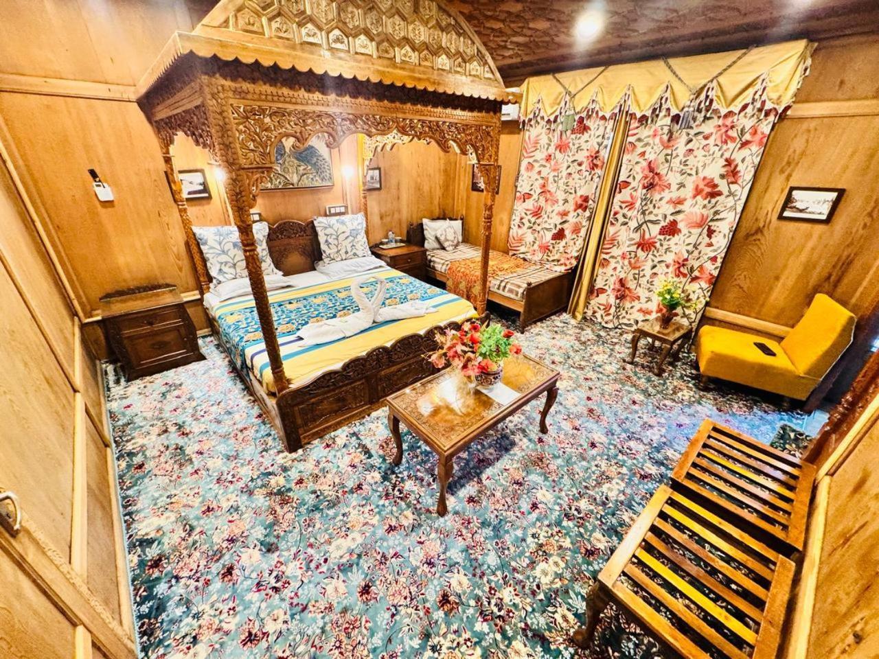 Srīnagar Crown Of India Group Of Houseboats酒店 外观 照片