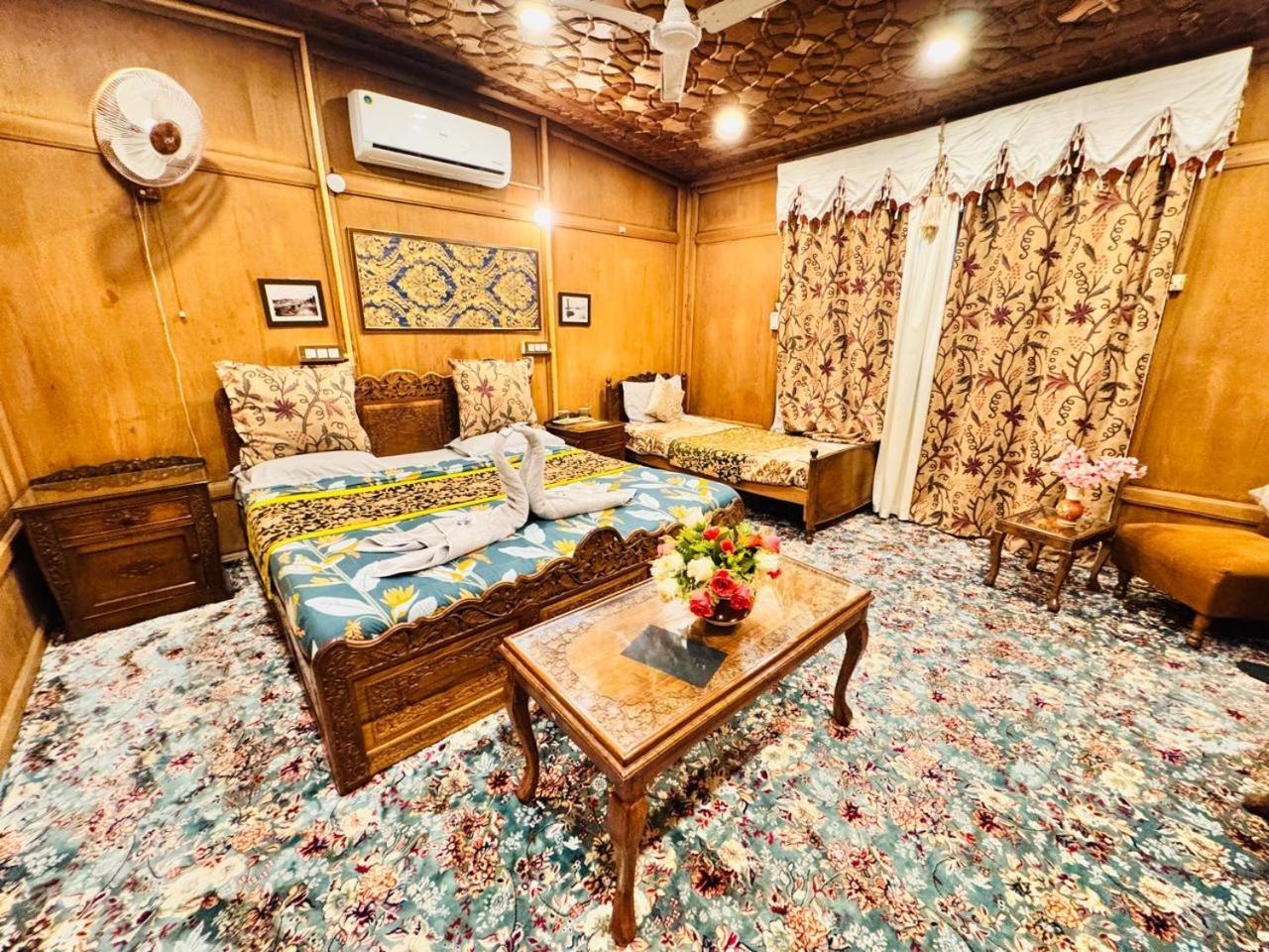Srīnagar Crown Of India Group Of Houseboats酒店 外观 照片