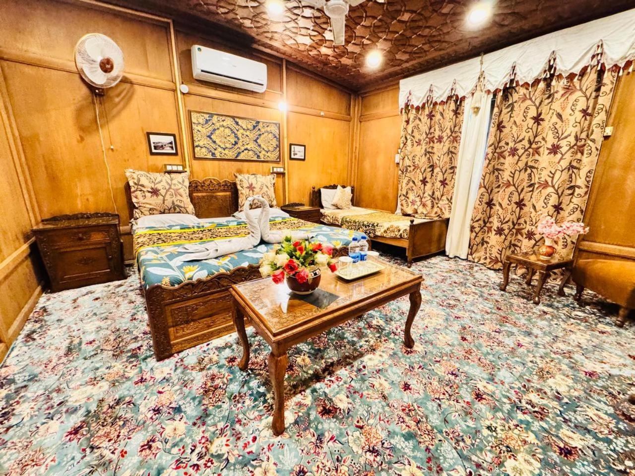 Srīnagar Crown Of India Group Of Houseboats酒店 外观 照片