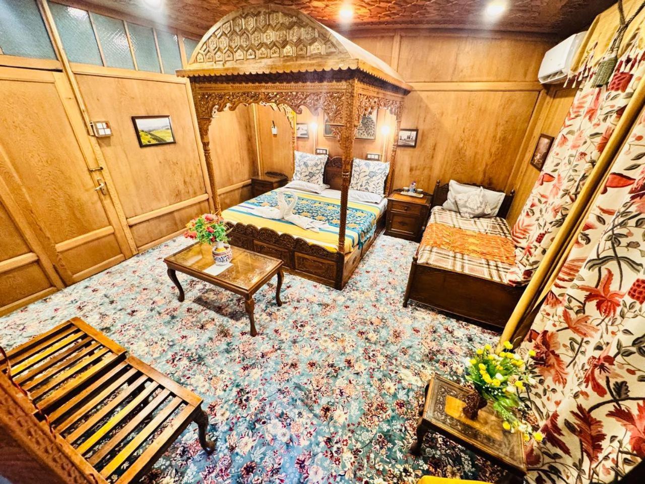 Srīnagar Crown Of India Group Of Houseboats酒店 外观 照片